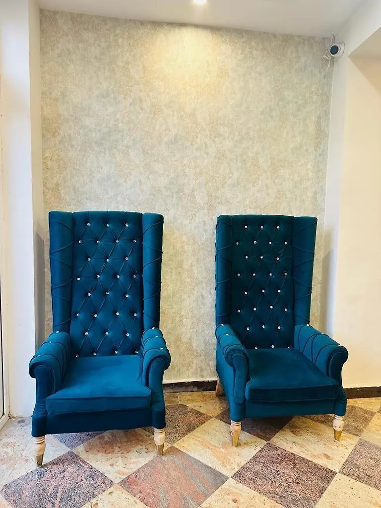 Hotel The Palm View By Grb New Delhi